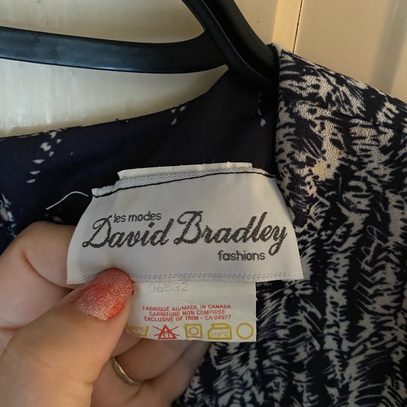 Vintage 1980s dress with small shoulder pads - Picture 5 of 6